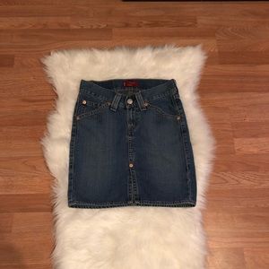 Levi’s skirt small